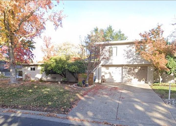 1st image of 5401 S Land Park Dr