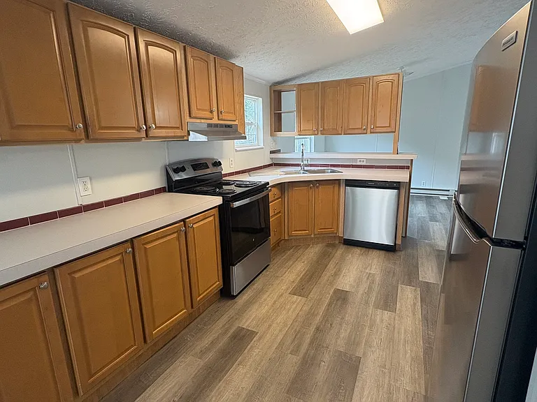 305 Hammond St — Photo 12