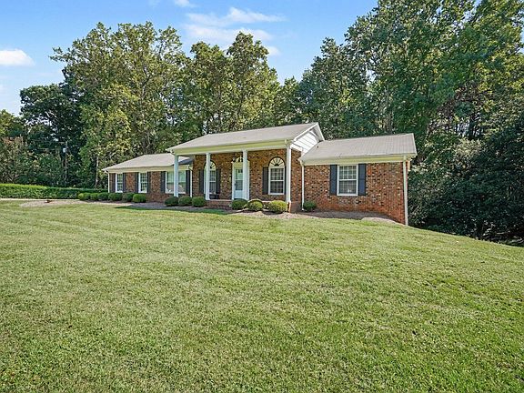 3rd image of 804 Reedy Creek Rd
