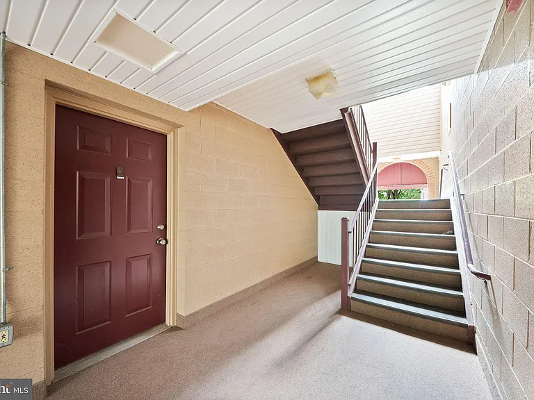 8463 Crozier Ct #104 — Photo 32