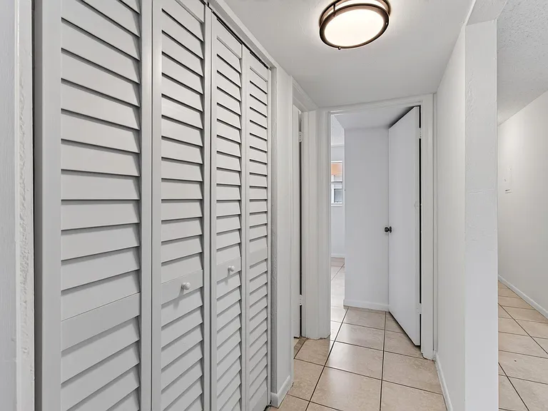450 SW 2nd Ave #205 — Photo 27