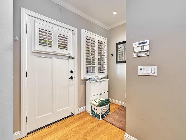 950 S Longwood Ave — Photo 27