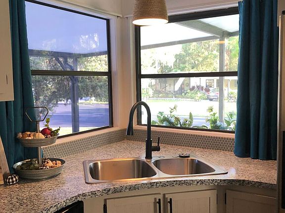 5th image of 15 Niagara Falls Cir #124