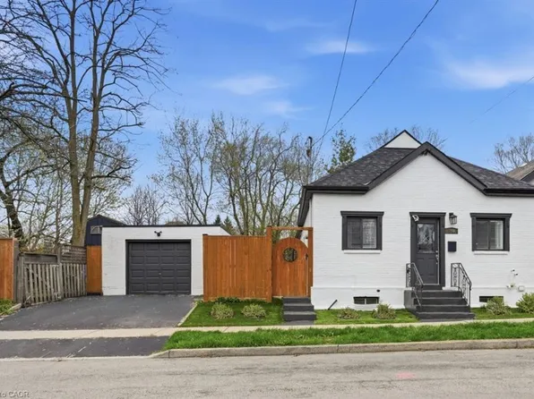 390 Hunter St W, Hamilton, ON L8P 1S9