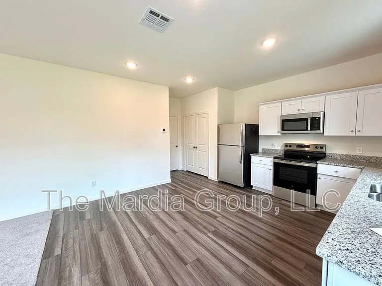 2305 States St — Photo 6