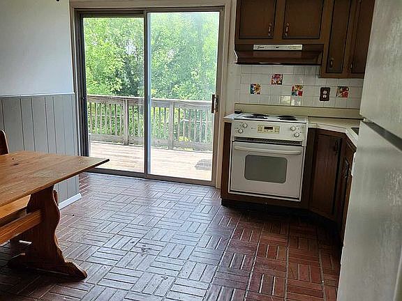 5th image of 324 Redwood Dr