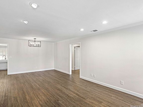 4th image of 2611 Eisenhauer Rd APT 706