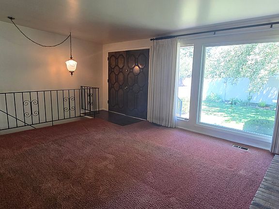 3rd image of 4527 S Tanglewood Dr