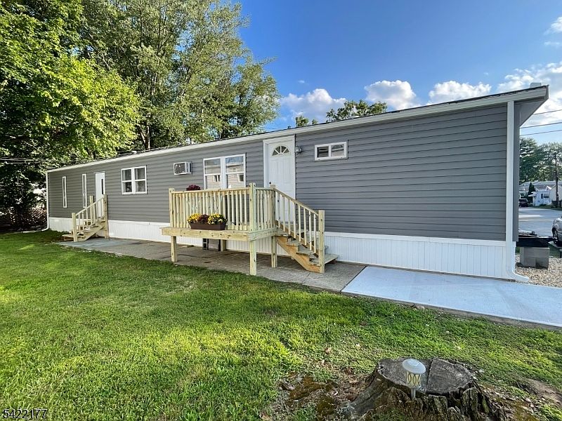 1st image of 28 Finns Dr