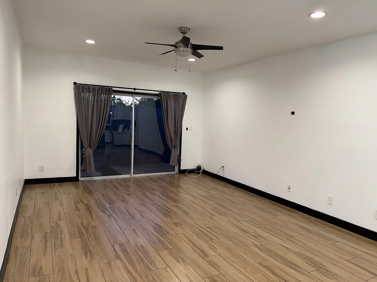 2 bed, 1065 sqft, $1,900 — Photo 3