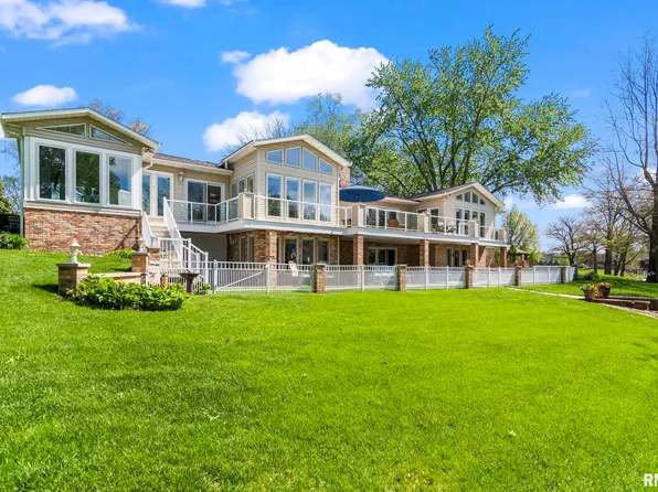 769 Pecan Point, Petersburg, IL 62675