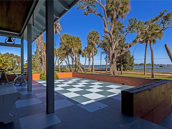 2nd image of 2825 N Indian River Dr
