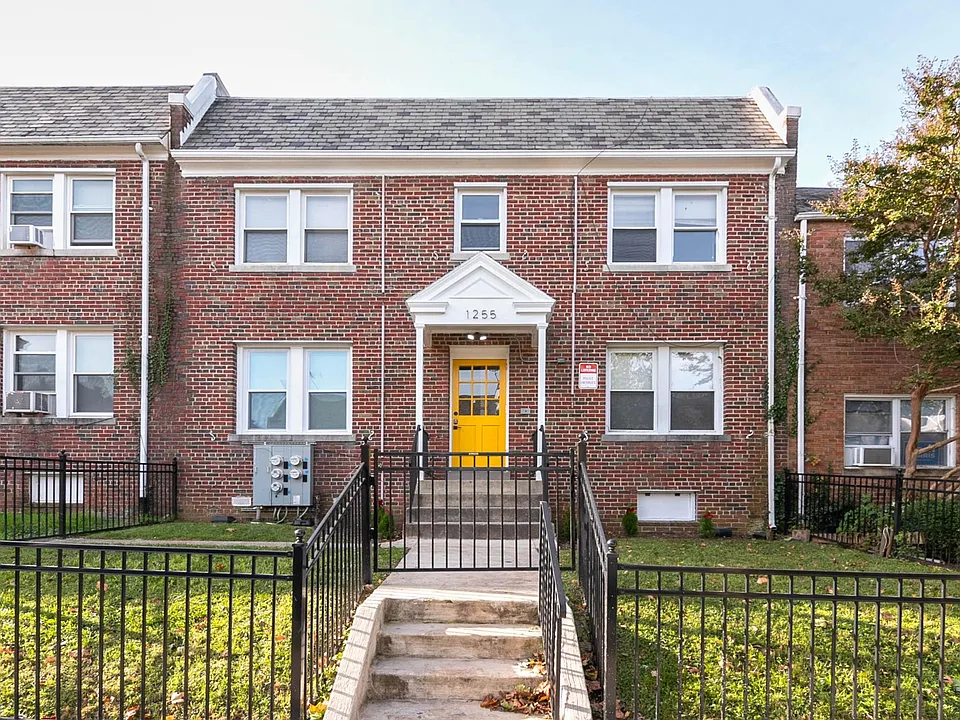 1255 Raum St NE #1
