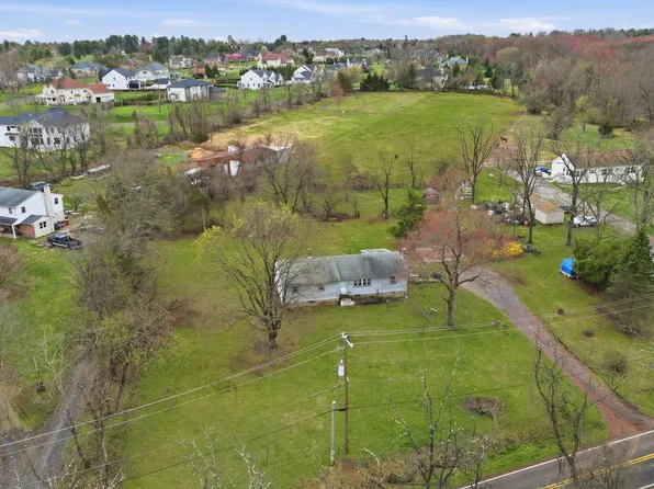 34 Aqueduct Rd, Washington Crossing, PA 18977