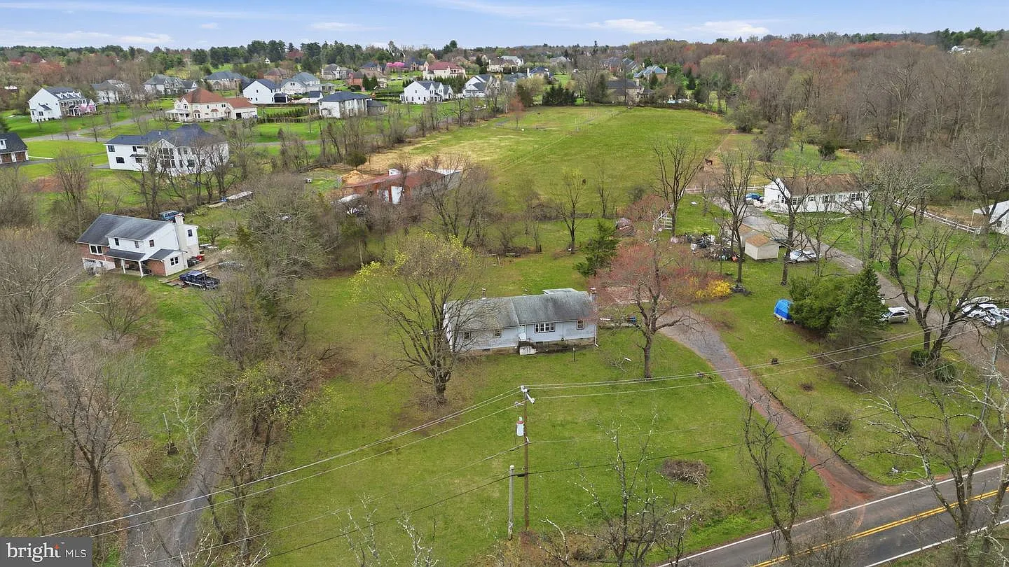 34 Aqueduct Rd photo 1