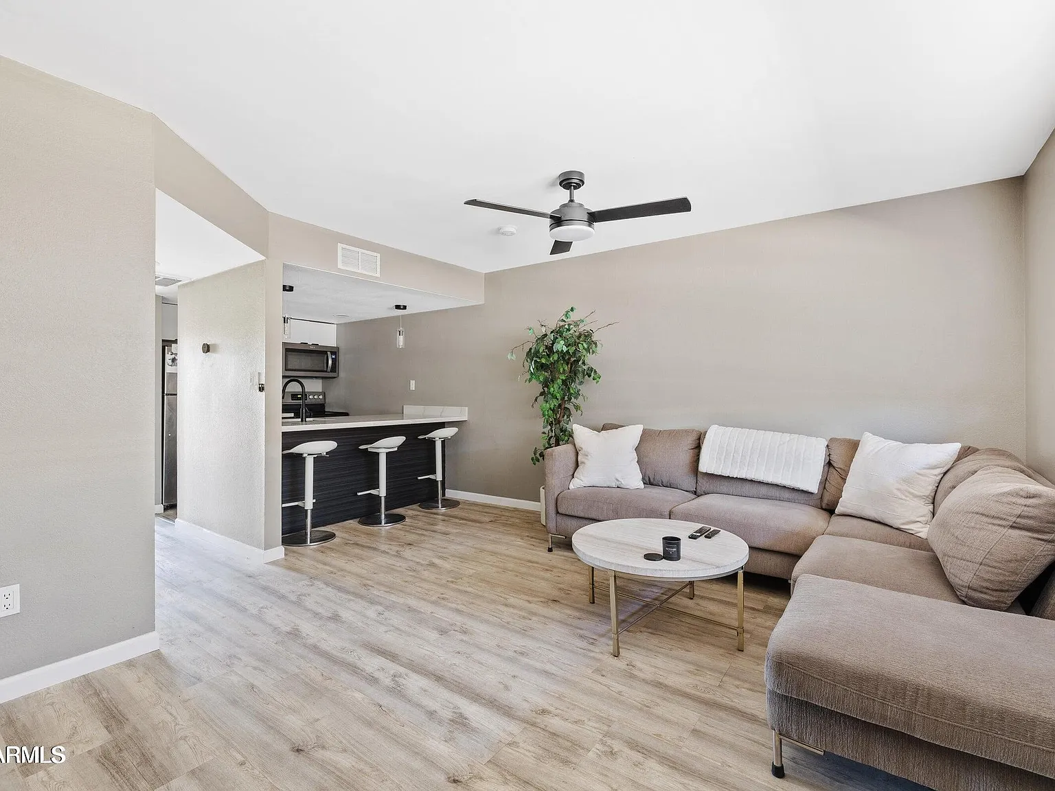 1 bed, 1.0 bath, 578 sqft, $1,800 — Photo 2