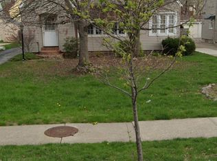18523 Chagrin Blvd, Shaker Heights, OH 44122