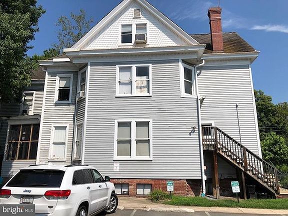 2nd image of 1122 Caroline St