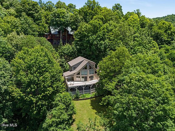 5th image of 820 Chimney Ridge Drive