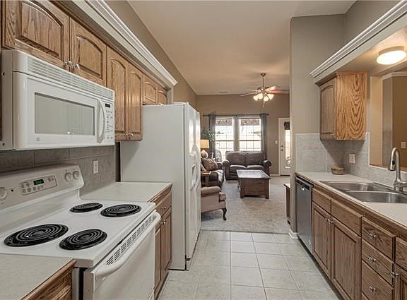 3rd image of 428 W Acorn St