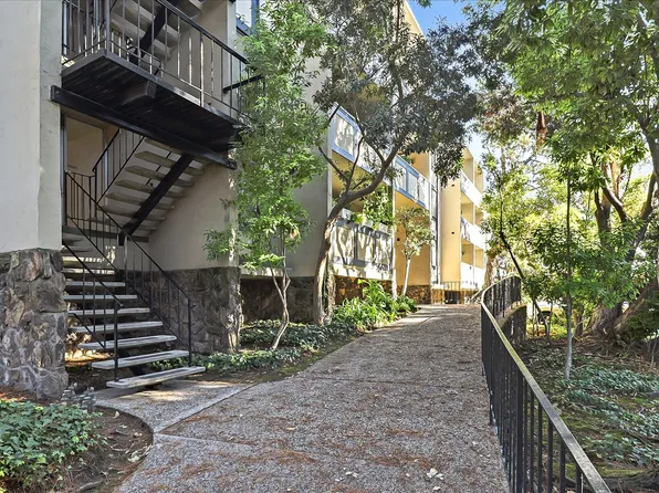 955 Shorepoint Ct APT 211, Alameda, CA 94501
