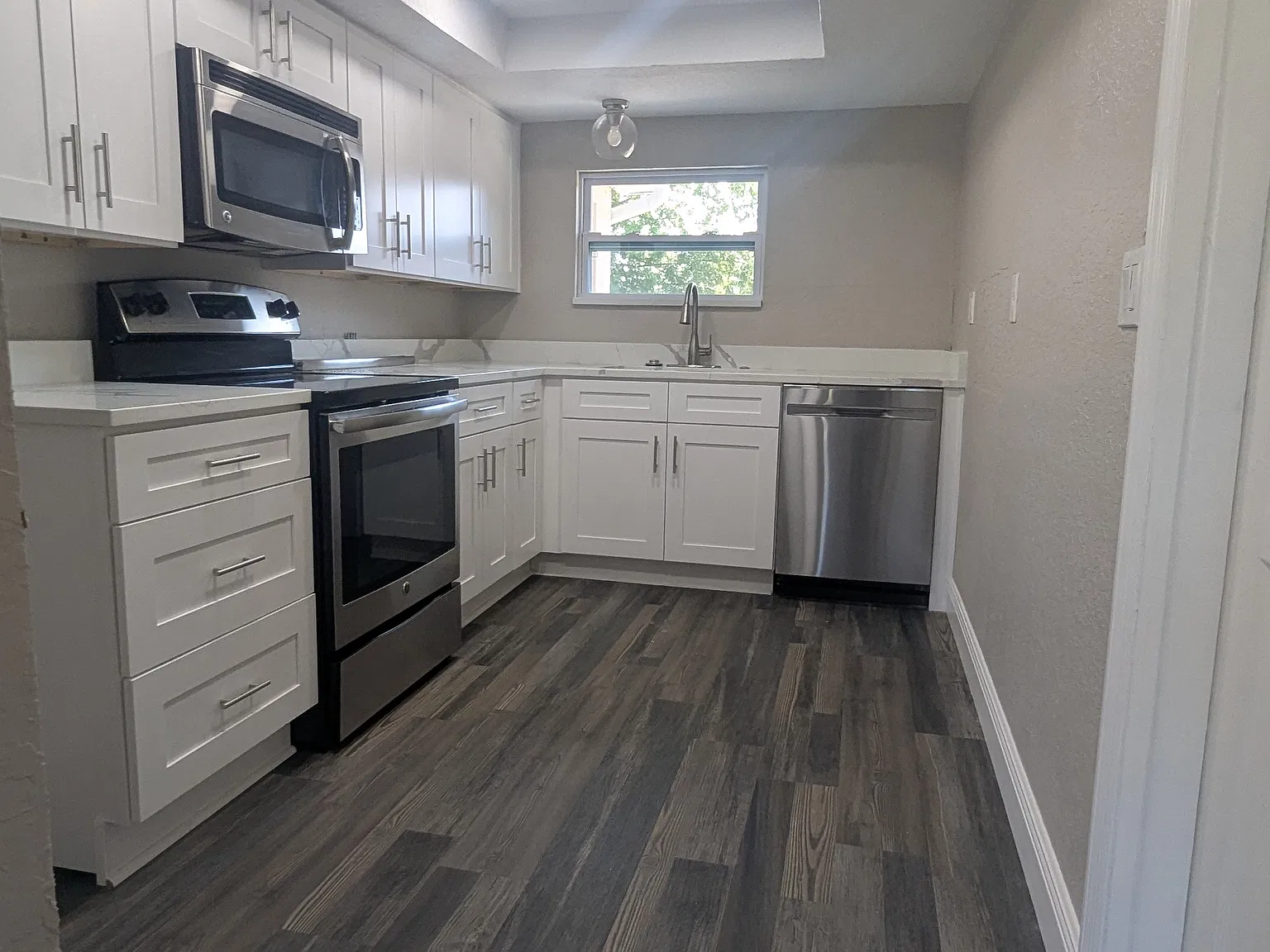 3708 Devonshire Dr — Photo 2