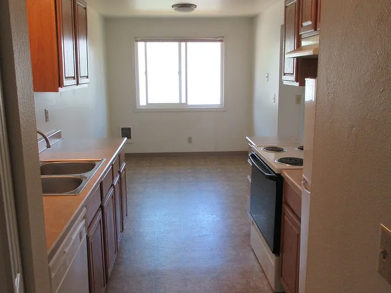 Two Bedroom Apt. w/ Washer and Dryer — Photo 2