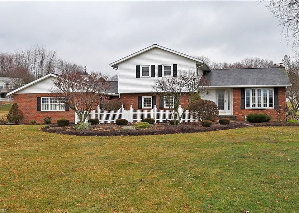 1st image of 324 Lake Dr