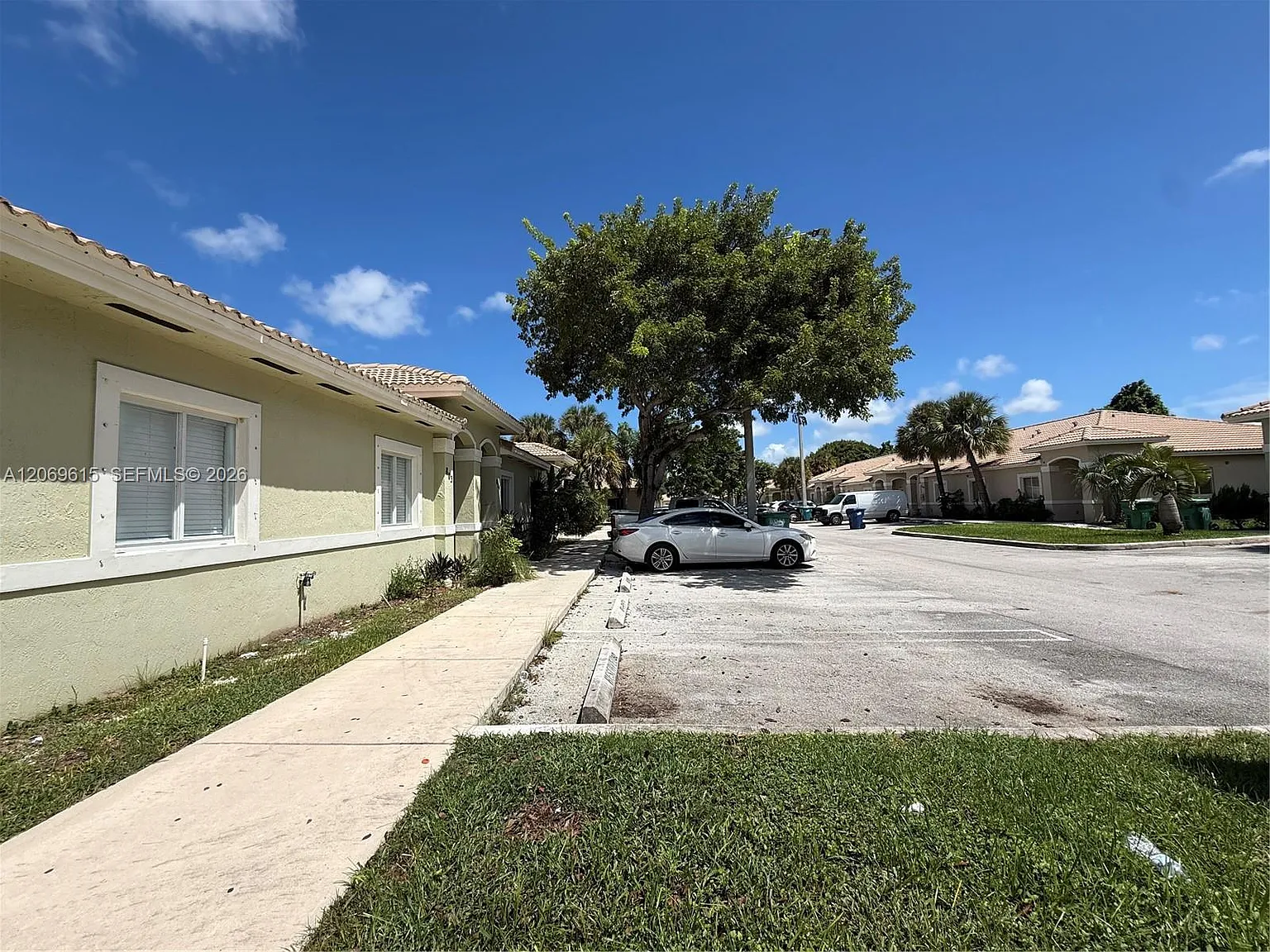 Old Biscayne Villas Condo — Photo 2