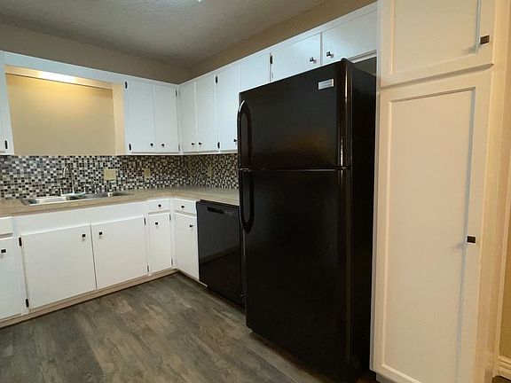 5th image of 617 E Miami Ave