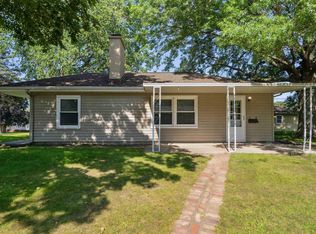 1183 E Ridgeway Ave, Waterloo, IA 50702
