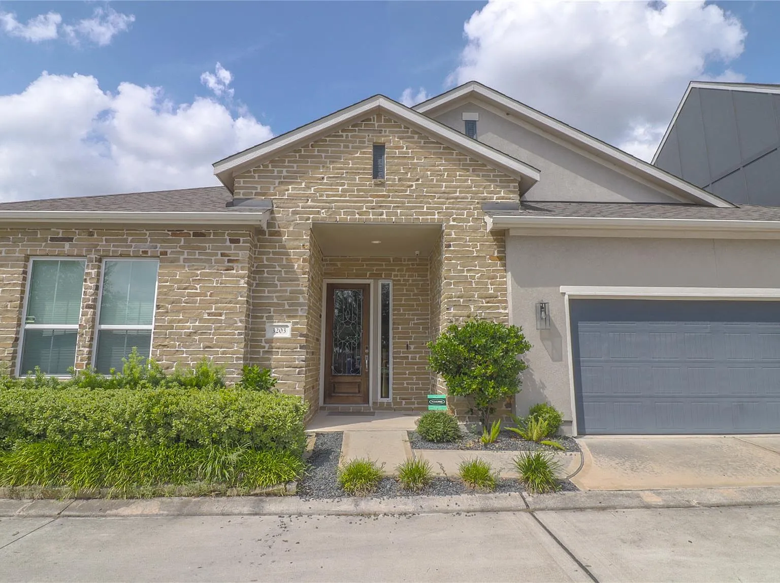 3 bed, 2.0 bath, 1832 sqft, $3,490 — Photo 1