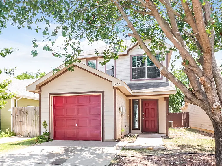 1456 Pine Ln — Photo 1