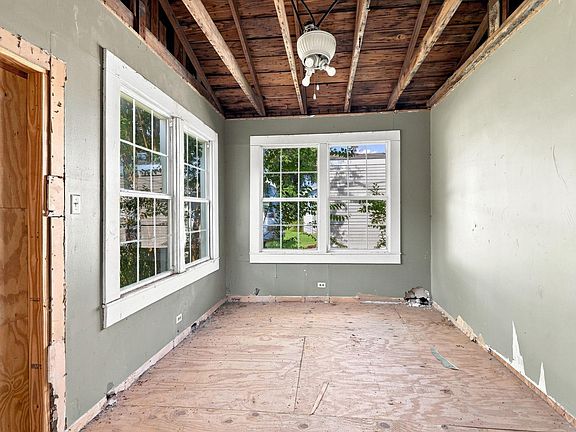 3rd image of 618 W Lincoln St
