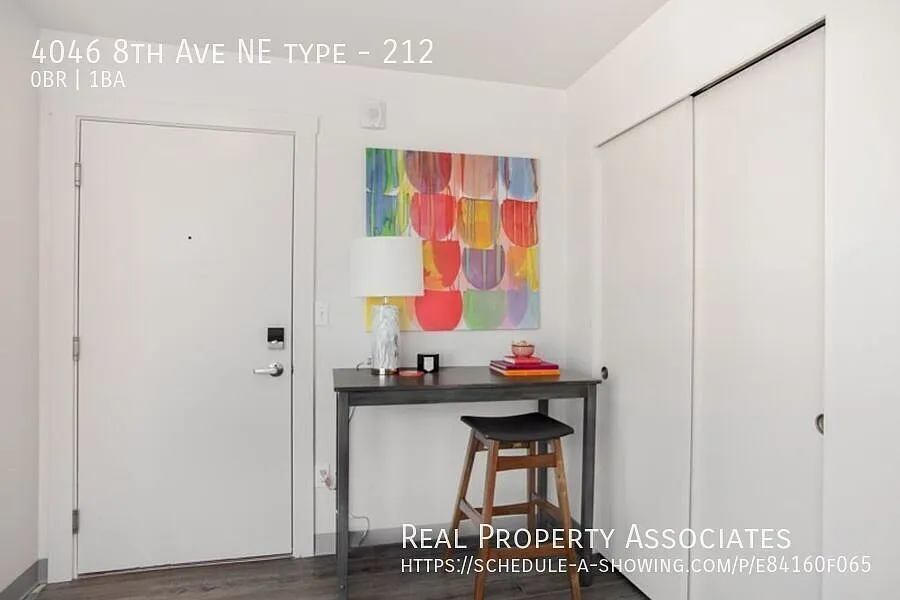 Close to UW campus, Pre-lease for fall 2026 — Photo 3