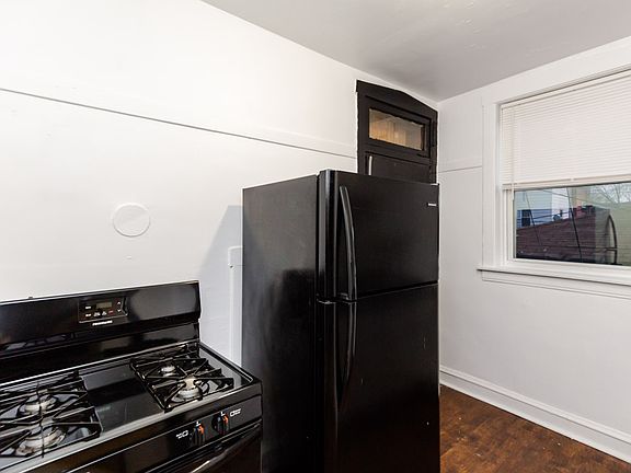 3rd image of 1411 W 80th St #1W
