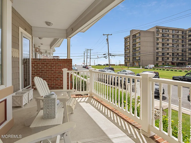 29 Pavilion Ave — Photo 2