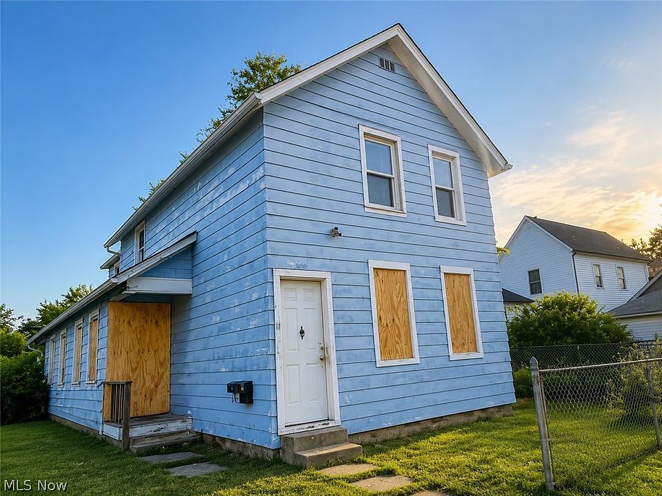 1st image of 1902 Rowley Ave