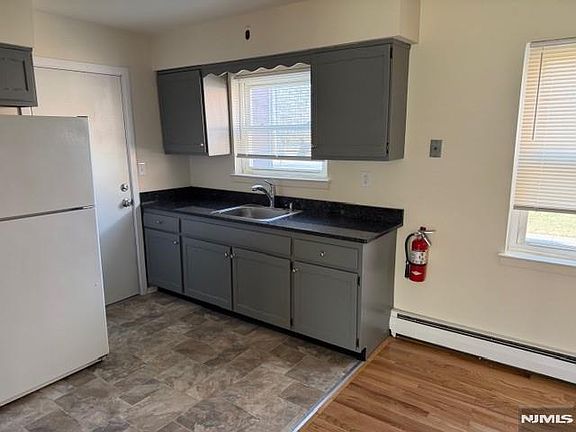 3rd image of 2 Rustic Cir APT A