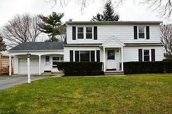 Harvest Dr, Rochester — Photo 1
