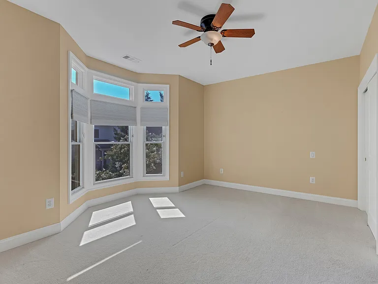 7607 Newmarket Dr — Photo 18