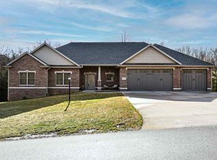 17350 Castlemaine Lane, Dubuque, IA 52001
