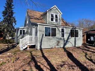 35 Lawrence Rd, Dudley, MA 01571