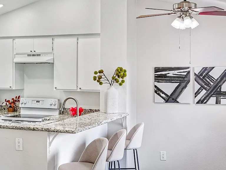 The Monroe Apartment Homes — Photo 8