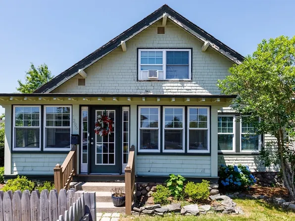 296 Burncoat St, Worcester, MA 01606