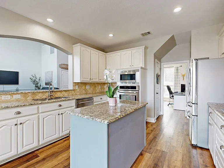 3200 Hilltop Ct — Photo 8