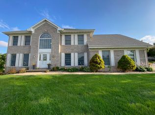 4617 Camelot Dr, Dubuque, IA 52002