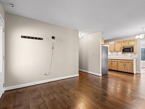 5th image of 1025 Mount Olive Rd