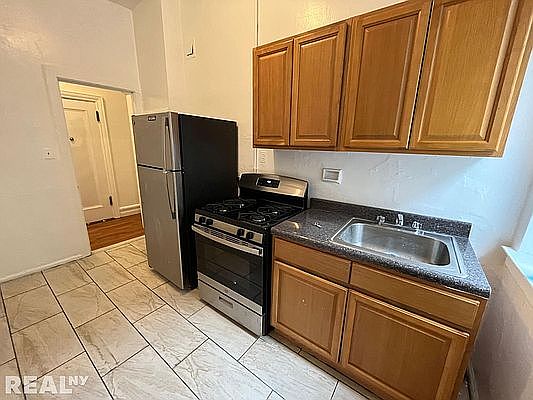 3rd image of 725 W 172nd St APT 4