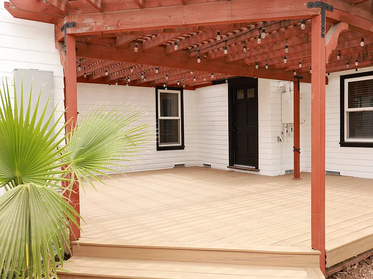 22131 Leadwell St — Photo 34